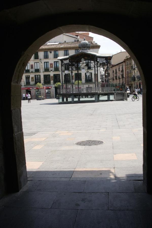 Apartamentos Turisticos Plaza San Juan 2 Tudela Exterior photo